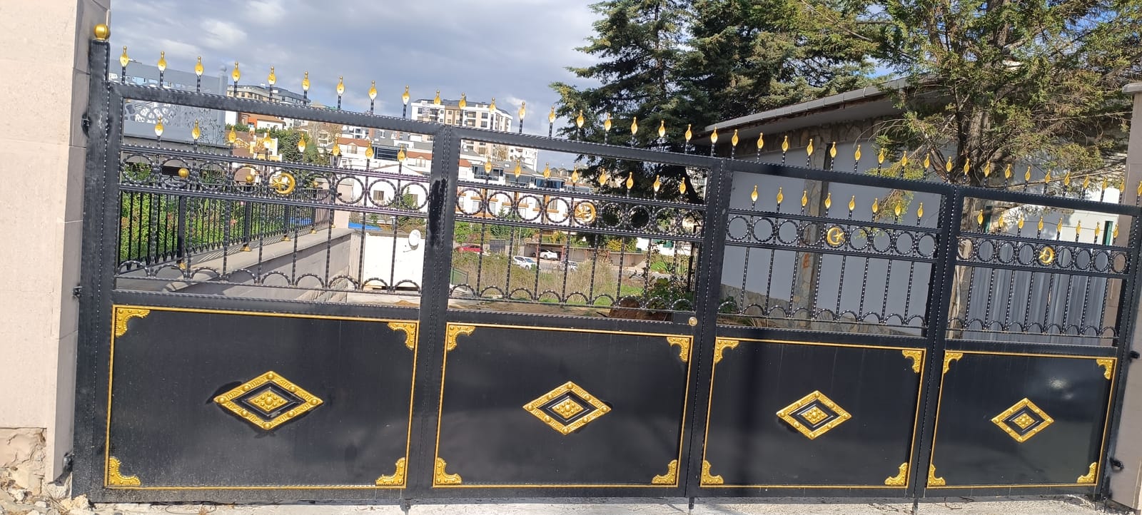 Site girişine özel bahçe kapısı