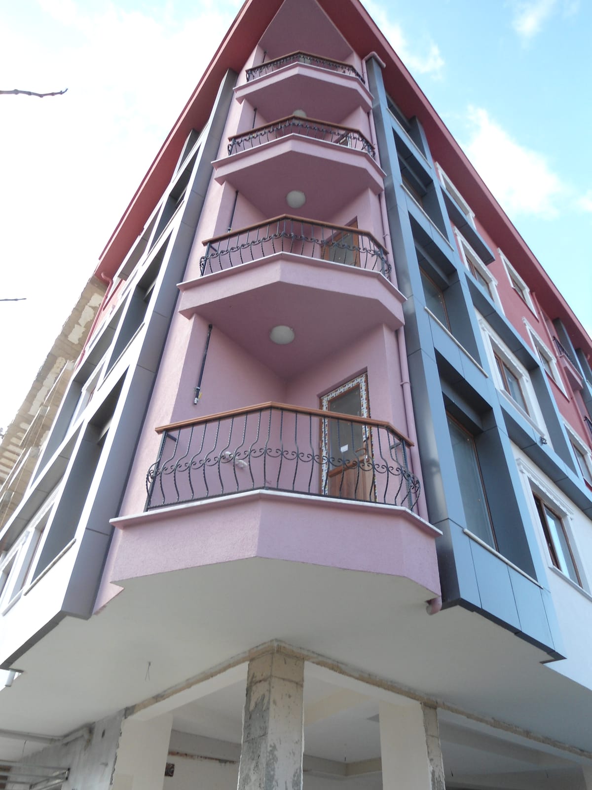 Balkon korkuluğu montaj uygulaması